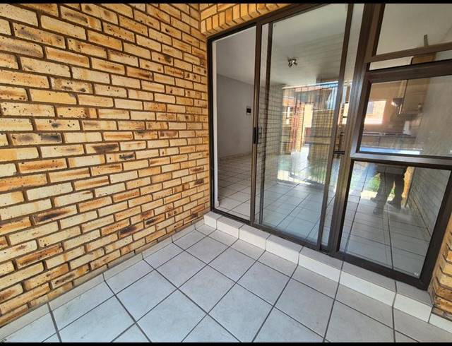 2 BEDROOM TOWNHOUSE FOR SALE IN FLORENTIA